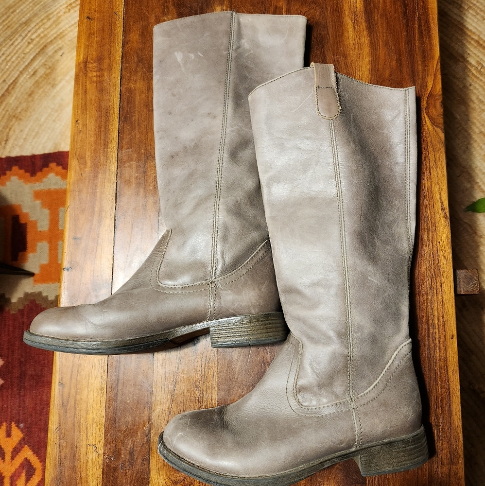 Calf-height grey leather boots